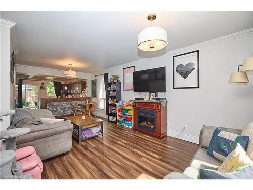 5215 Palmer Avenue, Niagara Falls, ON - Indoor Photo Showing Living Room With Fireplace