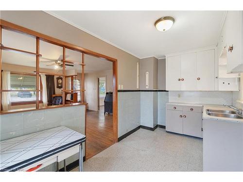 11 1/2 Willow Street, St. Catharines, ON - Indoor Photo Showing Kitchen With Double Sink