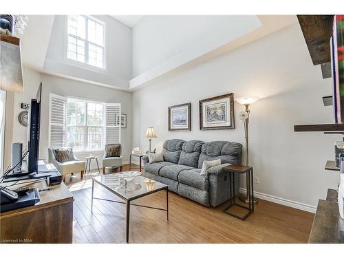 23-608 Simcoe Street, Niagara-On-The-Lake, ON - Indoor Photo Showing Living Room