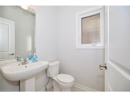 128 Sunflower Place, Welland, ON - Indoor Photo Showing Bathroom