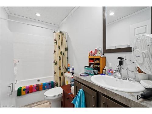 908 Netherby Road, Welland, ON - Indoor Photo Showing Bathroom