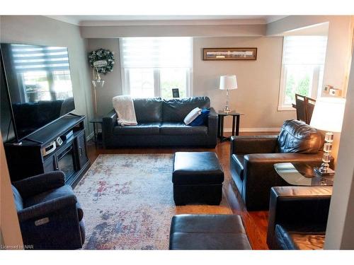 25 Royal Road, Port Colborne, ON - Indoor Photo Showing Living Room