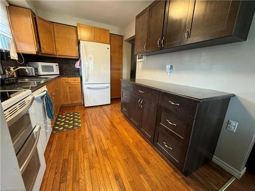 25 Royal Road, Port Colborne, ON - Indoor Photo Showing Kitchen