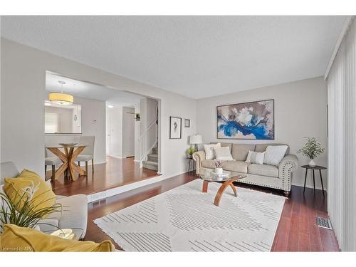 35-242 Lakeport Road, St. Catharines, ON - Indoor Photo Showing Living Room