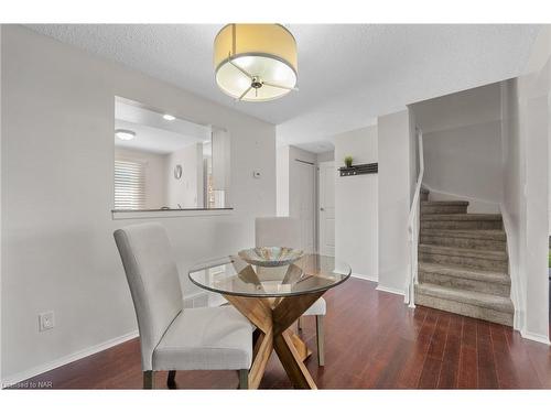 35-242 Lakeport Road, St. Catharines, ON - Indoor Photo Showing Dining Room