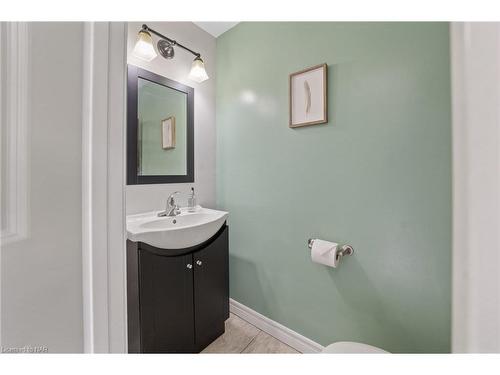 35-242 Lakeport Road, St. Catharines, ON - Indoor Photo Showing Bathroom