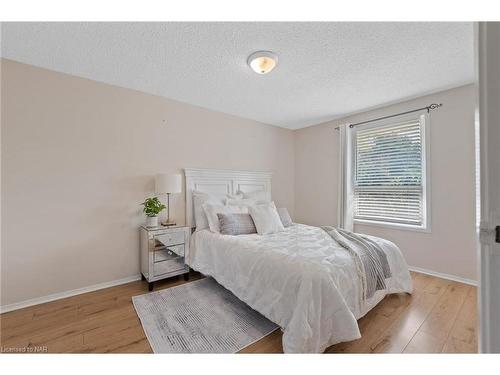 35-242 Lakeport Road, St. Catharines, ON - Indoor Photo Showing Bedroom