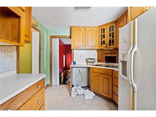 19 Christie Street, St. Catharines, ON - Indoor Photo Showing Kitchen With Double Sink