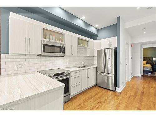 202-3710 Main Street Street, Niagara Falls, ON - Indoor Photo Showing Kitchen With Double Sink With Upgraded Kitchen