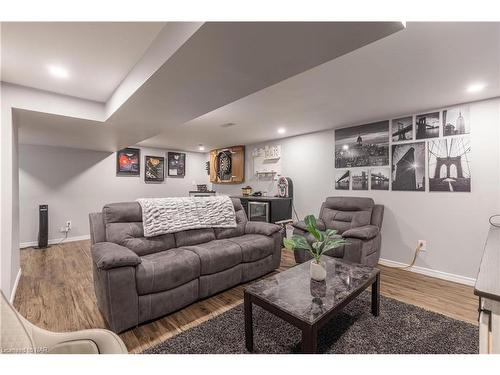 21 Greenwood Avenue, St. Catharines, ON - Indoor Photo Showing Living Room