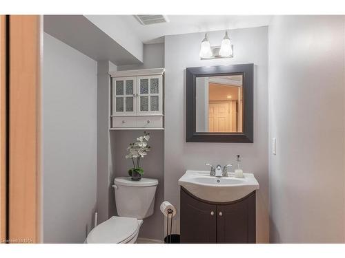 21 Greenwood Avenue, St. Catharines, ON - Indoor Photo Showing Bathroom