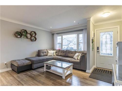 21 Greenwood Avenue, St. Catharines, ON - Indoor Photo Showing Living Room