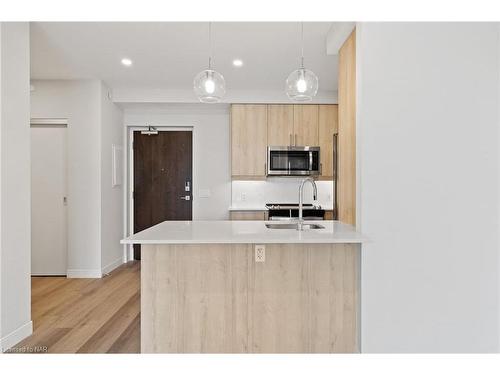 308-118 West Street, Port Colborne, ON - Indoor Photo Showing Kitchen