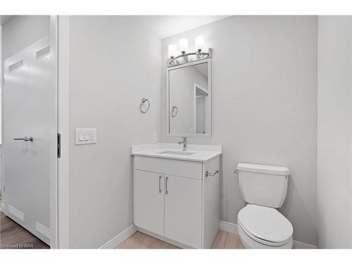 308-118 West Street, Port Colborne, ON - Indoor Photo Showing Bathroom