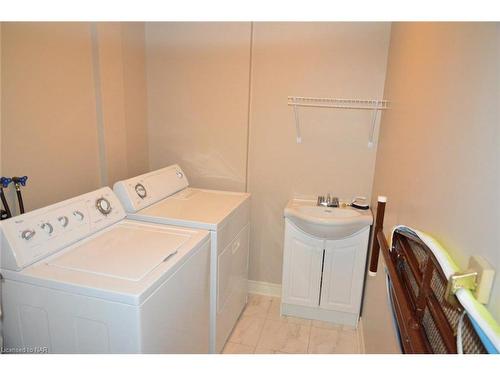 Th 18-575 Simcoe Street, Niagara-On-The-Lake, ON - Indoor Photo Showing Laundry Room