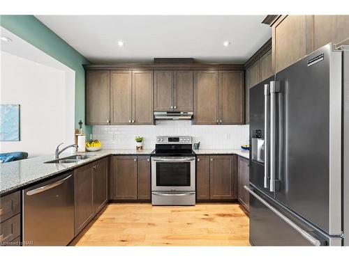 63 Brock Street Street, Niagara-On-The-Lake, ON - Indoor Photo Showing Kitchen With Double Sink