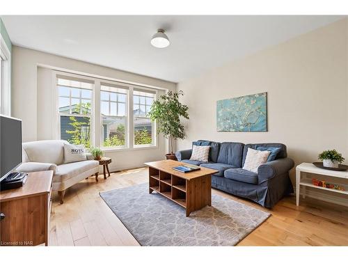 63 Brock Street Street, Niagara-On-The-Lake, ON - Indoor Photo Showing Living Room