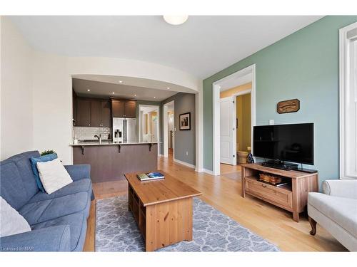 63 Brock Street Street, Niagara-On-The-Lake, ON - Indoor Photo Showing Living Room