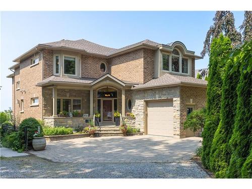 10 1/2 Colton Avenue, St. Catharines, ON - Outdoor With Deck Patio Veranda With Facade