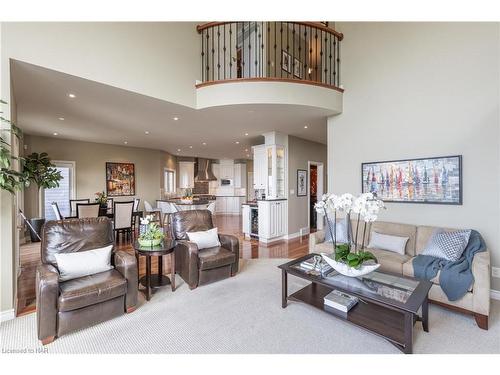 10 1/2 Colton Avenue, St. Catharines, ON - Indoor Photo Showing Living Room