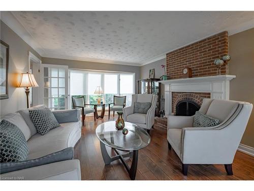 2065 Seventh St Louth, St. Catharines, ON - Indoor Photo Showing Living Room With Fireplace