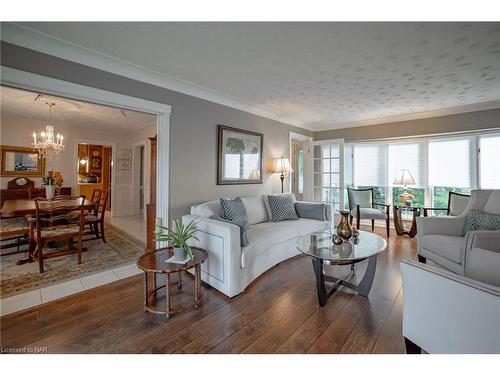 2065 Seventh St Louth, St. Catharines, ON - Indoor Photo Showing Living Room