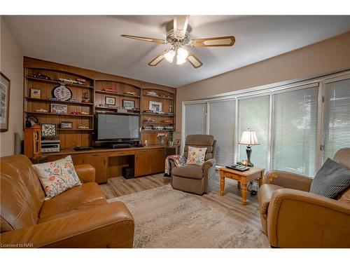 2065 Seventh St Louth, St. Catharines, ON - Indoor Photo Showing Living Room