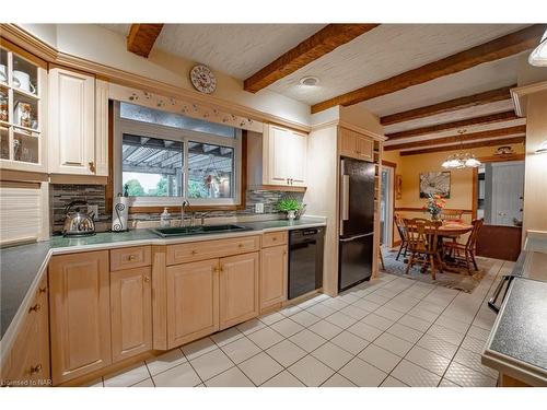 2065 Seventh St Louth, St. Catharines, ON - Indoor Photo Showing Dining Room