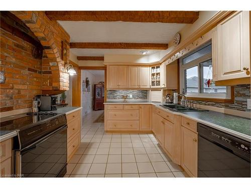 2065 Seventh St Louth, St. Catharines, ON - Indoor Photo Showing Kitchen