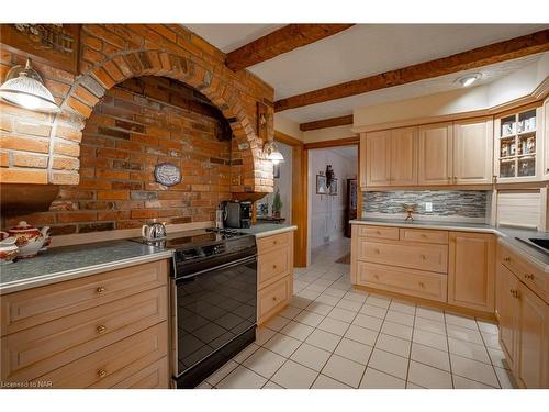 2065 Seventh St Louth, St. Catharines, ON - Indoor Photo Showing Kitchen