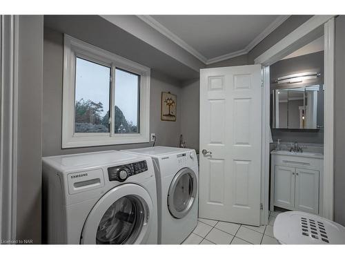 2065 Seventh St Louth, St. Catharines, ON - Indoor Photo Showing Laundry Room