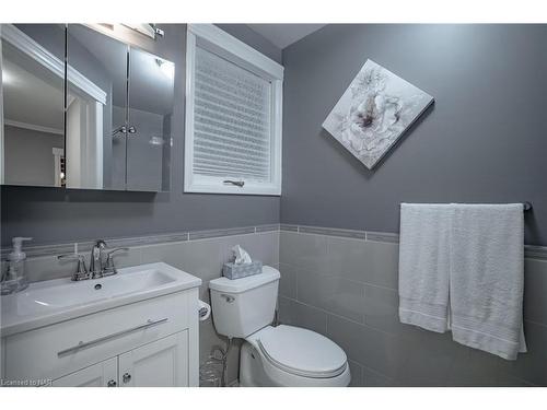 2065 Seventh St Louth, St. Catharines, ON - Indoor Photo Showing Bathroom