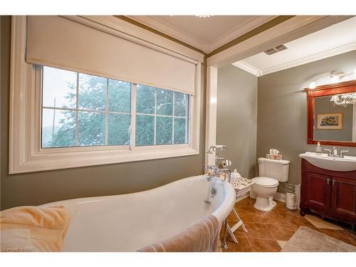 2065 Seventh St Louth, St. Catharines, ON - Indoor Photo Showing Bedroom