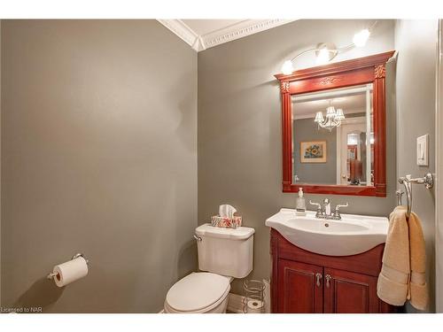 2065 Seventh St Louth, St. Catharines, ON - Indoor Photo Showing Bathroom