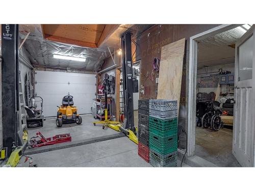 2065 Seventh St Louth, St. Catharines, ON - Indoor Photo Showing Garage