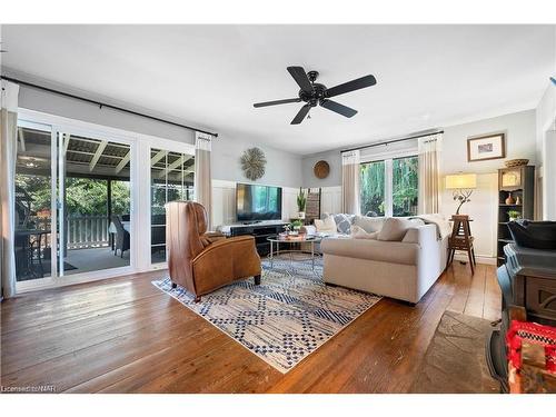 14656 Niagara River Parkway, Niagara-On-The-Lake, ON - Indoor Photo Showing Living Room