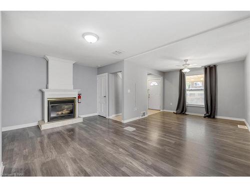 6261 Ker Street, Niagara Falls, ON - Indoor Photo Showing Living Room With Fireplace