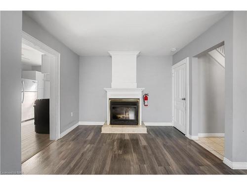 6261 Ker Street, Niagara Falls, ON - Indoor Photo Showing Living Room With Fireplace