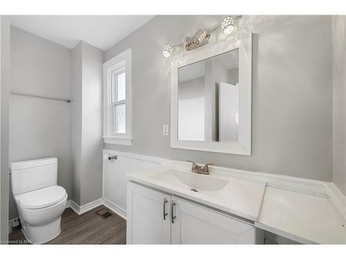 6261 Ker Street, Niagara Falls, ON - Indoor Photo Showing Bathroom