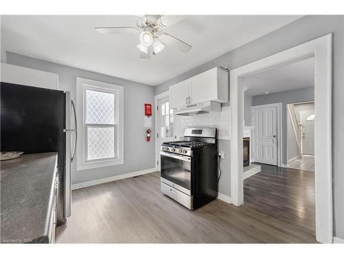 6261 Ker Street, Niagara Falls, ON - Indoor Photo Showing Kitchen