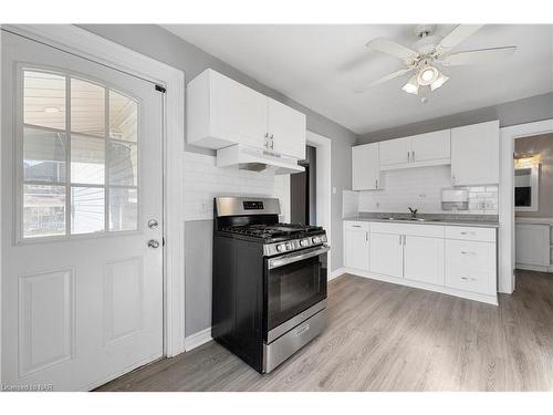 6261 Ker Street, Niagara Falls, ON - Indoor Photo Showing Kitchen