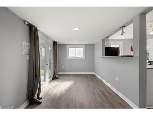 6261 Ker Street, Niagara Falls, ON - Indoor Photo Showing Other Room