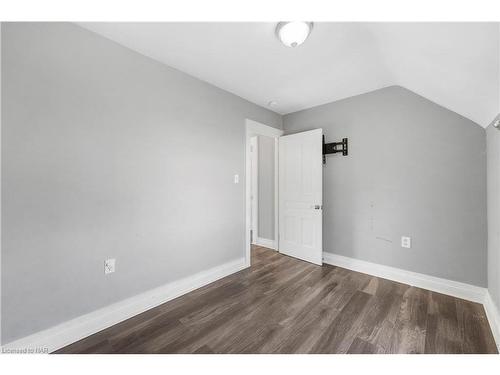 6261 Ker Street, Niagara Falls, ON - Indoor Photo Showing Other Room