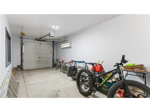 6261 Ker Street, Niagara Falls, ON - Indoor Photo Showing Garage