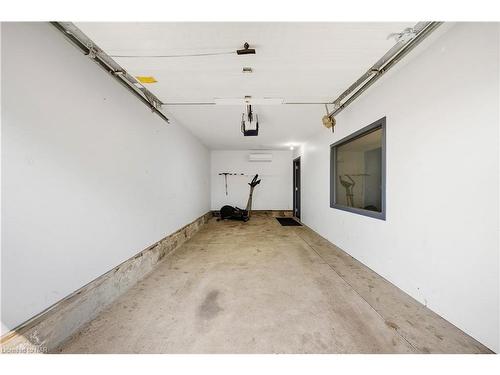 6261 Ker Street, Niagara Falls, ON - Indoor Photo Showing Garage