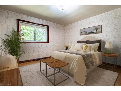 4843 Garner Road, Niagara Falls, ON - Indoor Photo Showing Bedroom