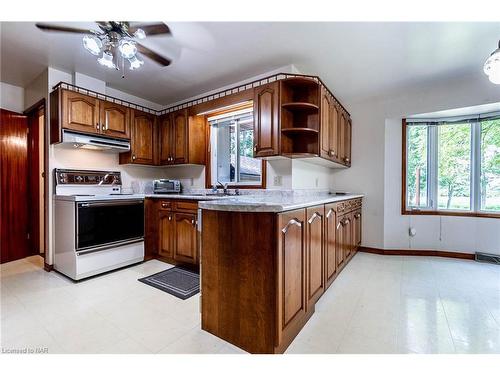 4843 Garner Road, Niagara Falls, ON - Indoor Photo Showing Kitchen