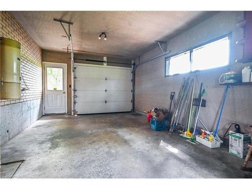 4843 Garner Road, Niagara Falls, ON - Indoor Photo Showing Garage