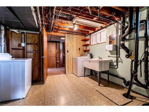 4843 Garner Road, Niagara Falls, ON - Indoor Photo Showing Laundry Room