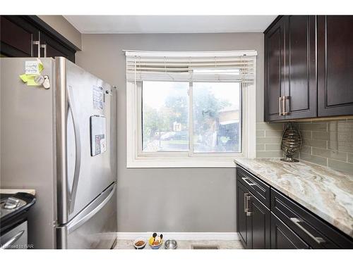 7-50 Lakeshore Road Road, St. Catharines, ON - Indoor Photo Showing Kitchen